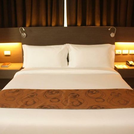 Kew Hotel Tagbilaran Esterno foto
