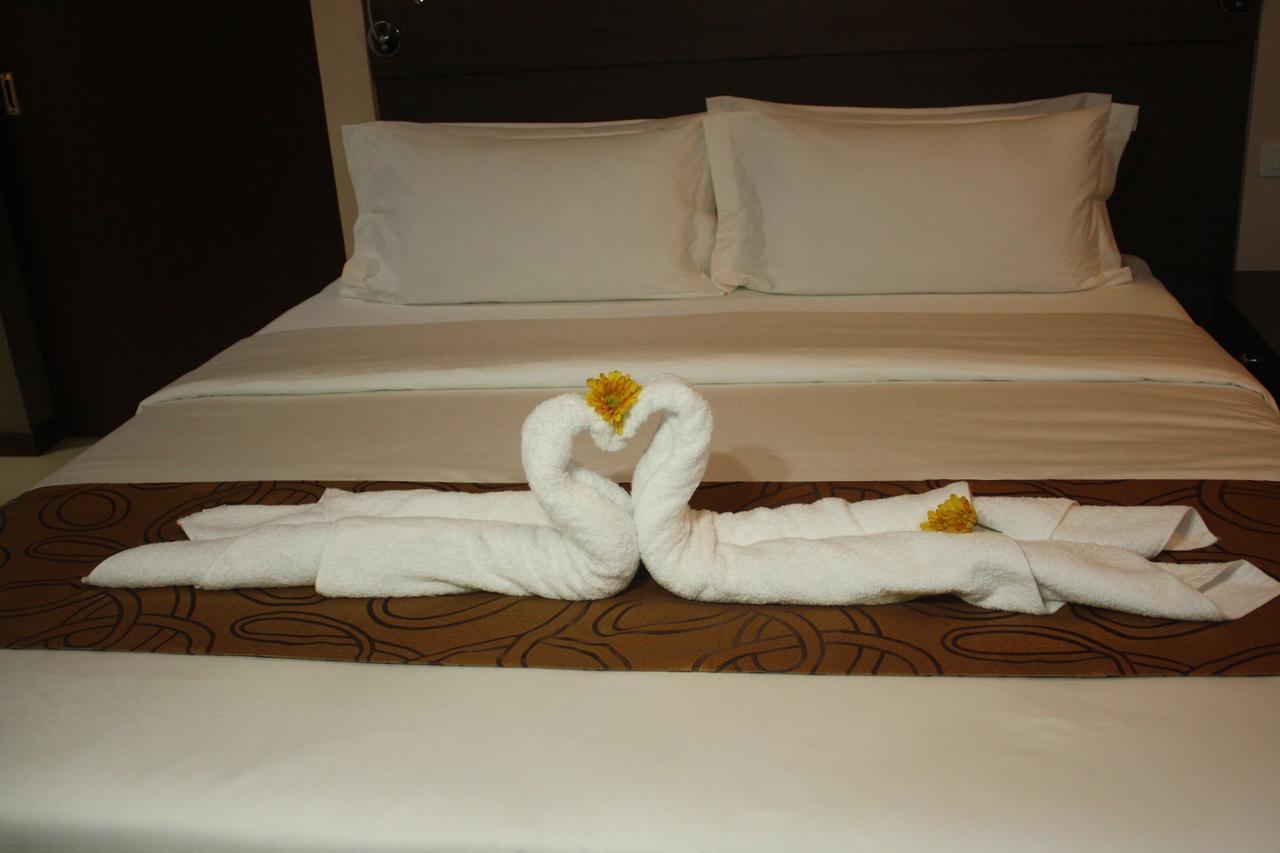 Kew Hotel Tagbilaran Esterno foto
