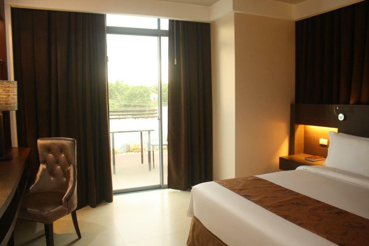 Kew Hotel Tagbilaran Esterno foto