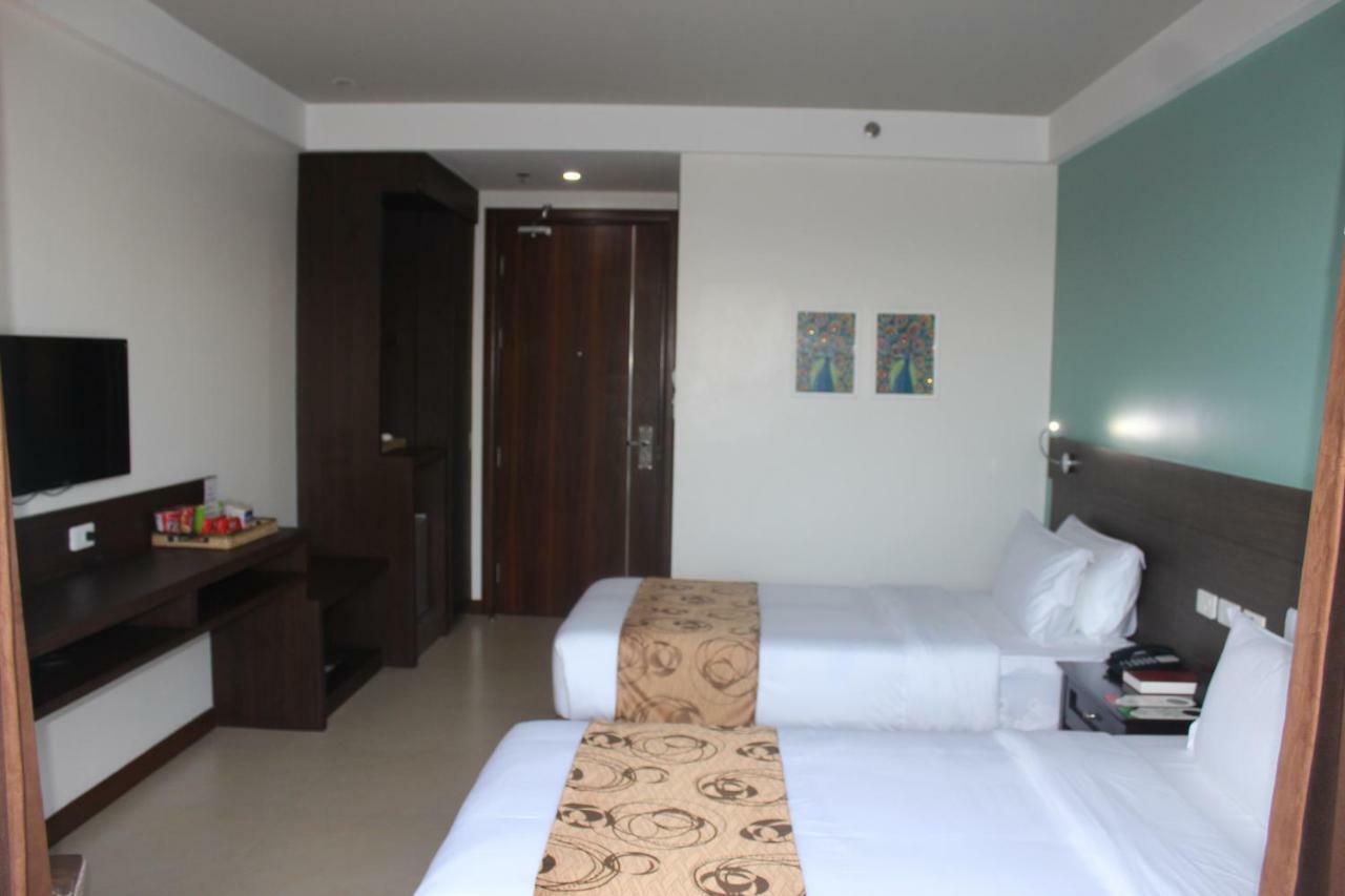 Kew Hotel Tagbilaran Esterno foto
